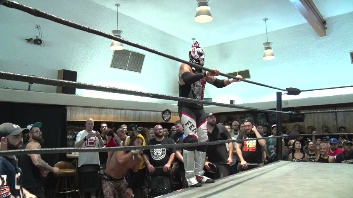 この時代のPWGは神がかってたなぁ。AJがIWGPヘビー巻いたままBOLAのトーナメント出たりしてた。

アダム・コール、ケビン・スティーン、ヤングバックス、ロデリック・ストロングのユニットのヒールユニットが絶望的に強かった。マウントラッシュモアとか、そんな名前だったかな。 