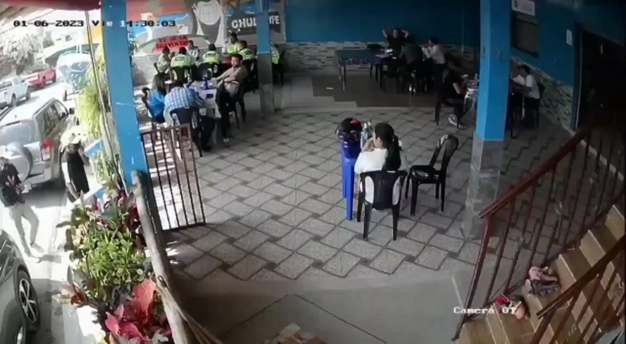 Minuto & Medio on Twitter: "#SantaElena Agente de tránsito se enfrentó a  bala contra delincuentes durante un robo en un restaurante ubicado en la  comuna de Chulluype https://t.co/M49D3QmWWd" / Twitter