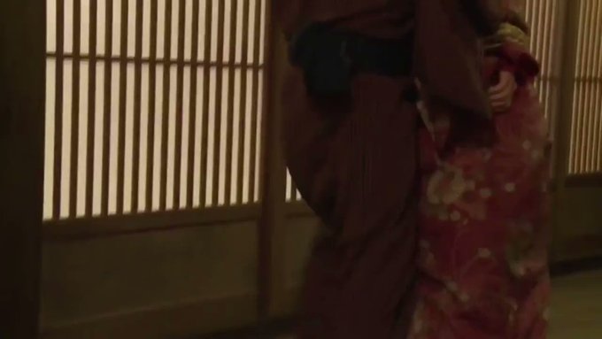 この村では逢引きは許されない…

見つかれば、男はたちまち村の者に鉄拳制裁が待っており、村を追放。

一方、女は村中を引き回され、そして…

村長などの役付きの者に… https://t.co/lsVjbxyKwt