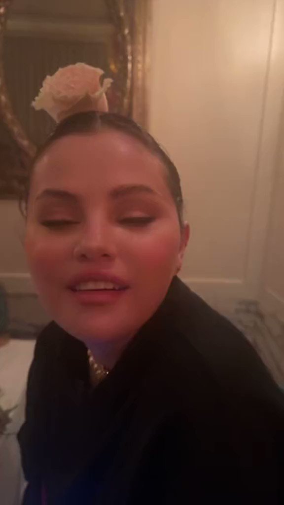  Selena Gomez wishes Nicola Peltz a happy 28th birthday!   