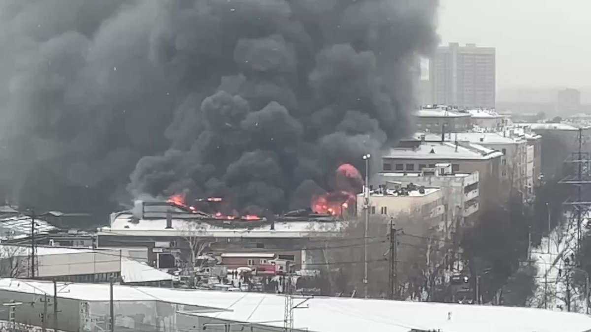Пожар на предприятии. Пожар на востоке москвы сейчас. Что горит на юго востоке москвы сейчас 20 мая. Пожар на сельскохозяйственной улице. Что горит в москве на востоке.