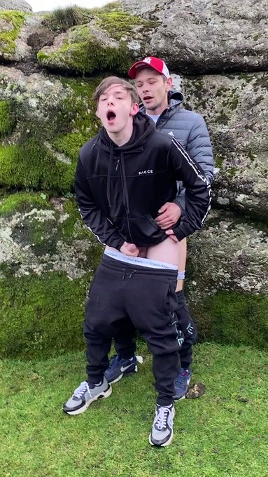 Quick little hiking break/fuck! ?? https://t.co/zWeq7UVji0