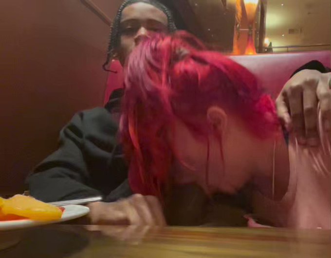 Can I suck your 🍆 at dinner? 👀 https://t.co/8OTbU71Z9D