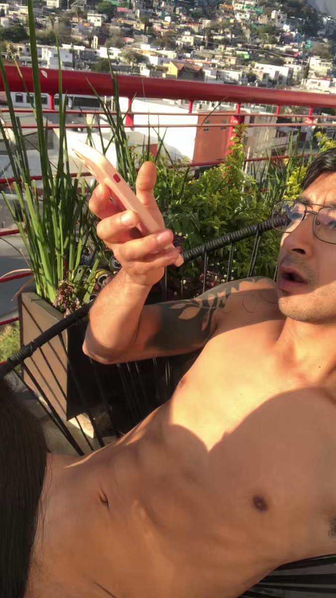 Morboos on X: Así leo sus mensajes por la mañana mientras @Rox90942332 se  la come completita 🤤 quieren ver lo demás? 😏 t.coypr803frcC  t.co8t5VWTxTXN  X