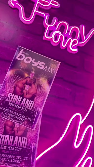 BOYS!? #FunnyLove SEX SHOP, en Centro de CDMX, es un candente punto para ir por @revistaboysmx ?Eje Central