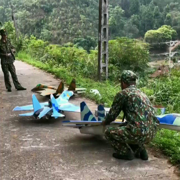 [分享] 越南軍隊用玩具遙控飛機來演習