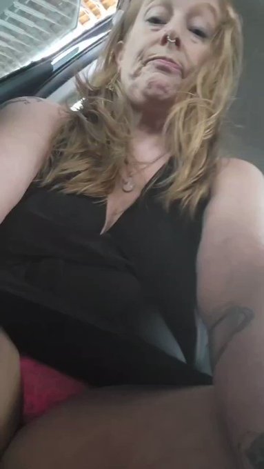 #NSFW #over18 #carplay #milf #cougar #tits #lingerie #pussyflash #flasher #public #florida https://t