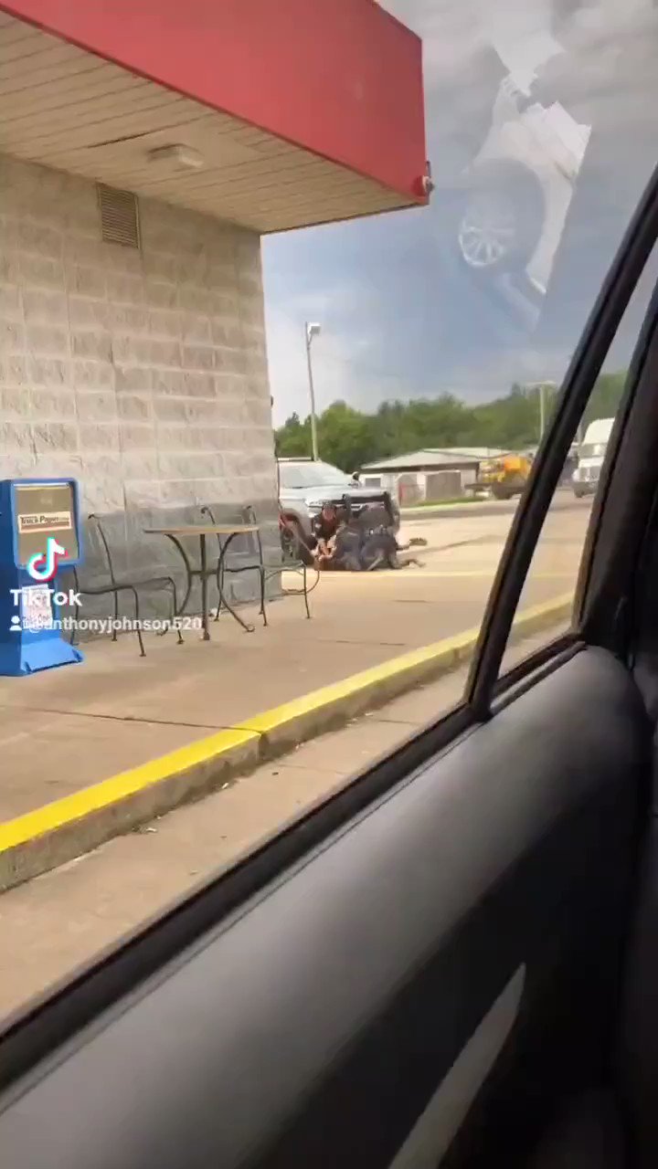 [問卦] 畫面內 變成 黃猴子 會如何