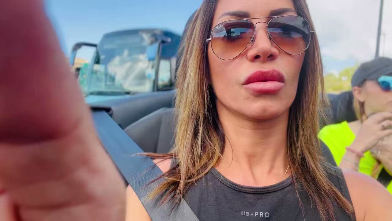 Vittoria Divine on Twitter: "Quand Lorenzo nous emmène faire une petite virée après le tournage