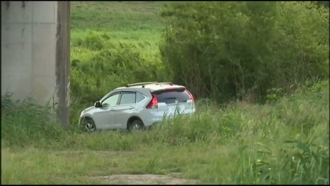 橋の下に一台の白い車。

慌てているのか、乱暴に駐車した。

中では男と女が盛り上がっている。不倫関係のようだ…。

二人は密会場所まで我慢出来なかったのであろう。

許されない愛は、更に二人をエスカレーションさせていく…。 https://t.co/i61mBBWhm6