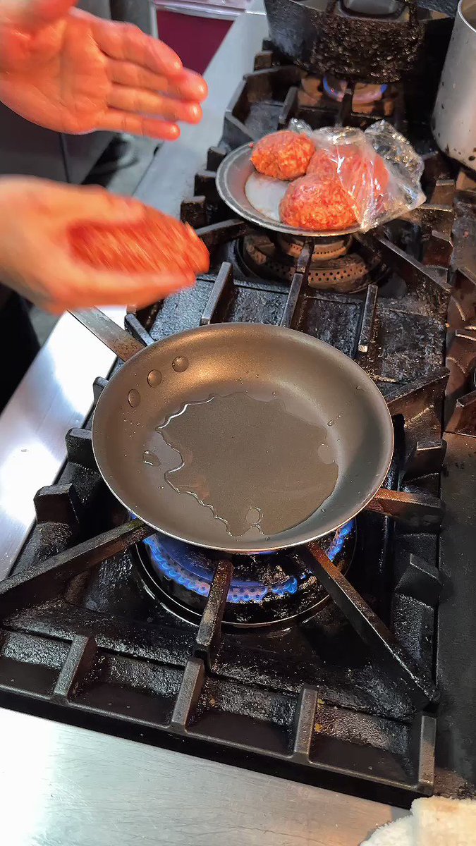 中目黒で欲張りが叶う！ハンバーグとオムライスを楽しめる一品。