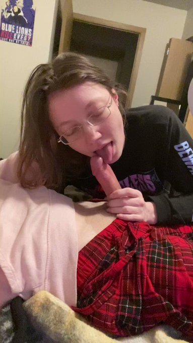 Early morning blowjob, deepthroat with suction, lots of tongue, and saliva  #blowhim #blowiob #nsfw_twt<a href="/tag/allnatural"class="tags"><span>#allnatural</span></a><a href="/tag/glasses"class="tags"><span>#glasses</span></a><a href="/tag/gamergirl"class="tags"><span>#gamergirl</span></a><a href="/tag/nsfw"class="tags"><span>#nsfw</span></a><a href="/tag/geekgirl"class="tags"><span>#geekgirl</span></a>