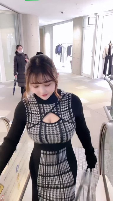 グラビアアイドルなな茶 (千葉奈々希)のTwitterエロ動画10