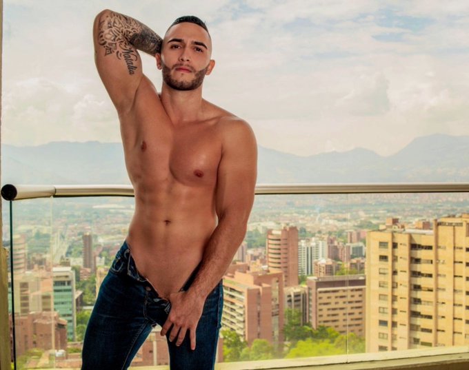 Seduction is where it's at with these smokin' jocks. #TeaserTuesday #JockMenLive #camguys
@mayersbrad