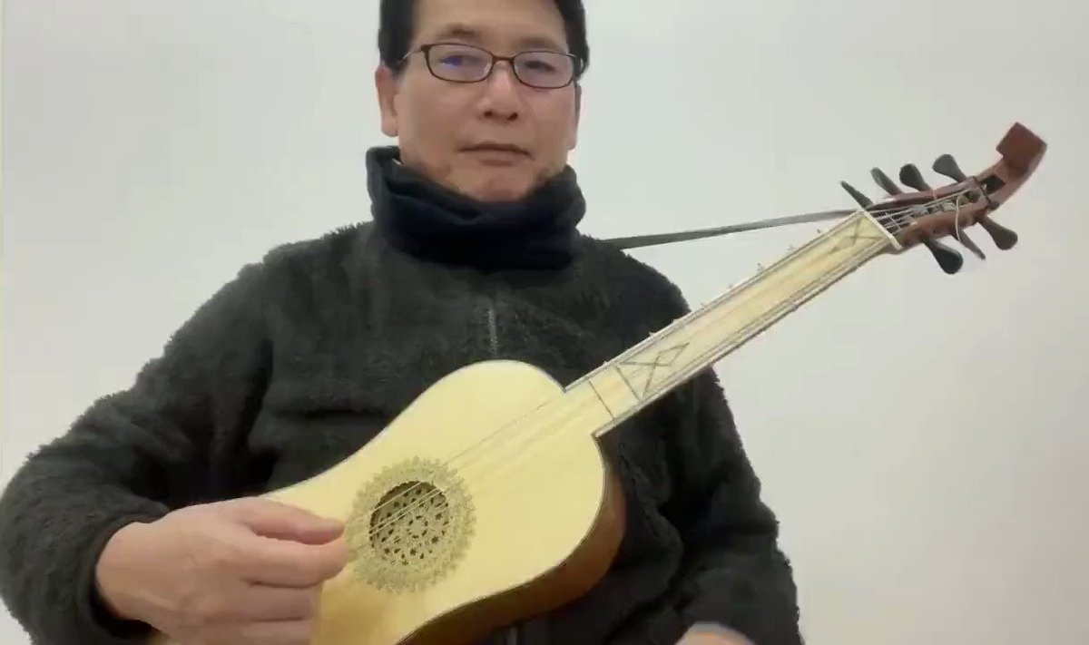 この『パッサメッツォ』のギター譜（ファレーズ、1570）：
ル・ロワのリュート教本（ロンドン、1568）にはリュート版が載っています。現存しないル・ロワのギター教本（パリ、1551年）が初出の可能性も。
＃毎朝古楽　＃ギター　＃リュート　＃ルネサンス  