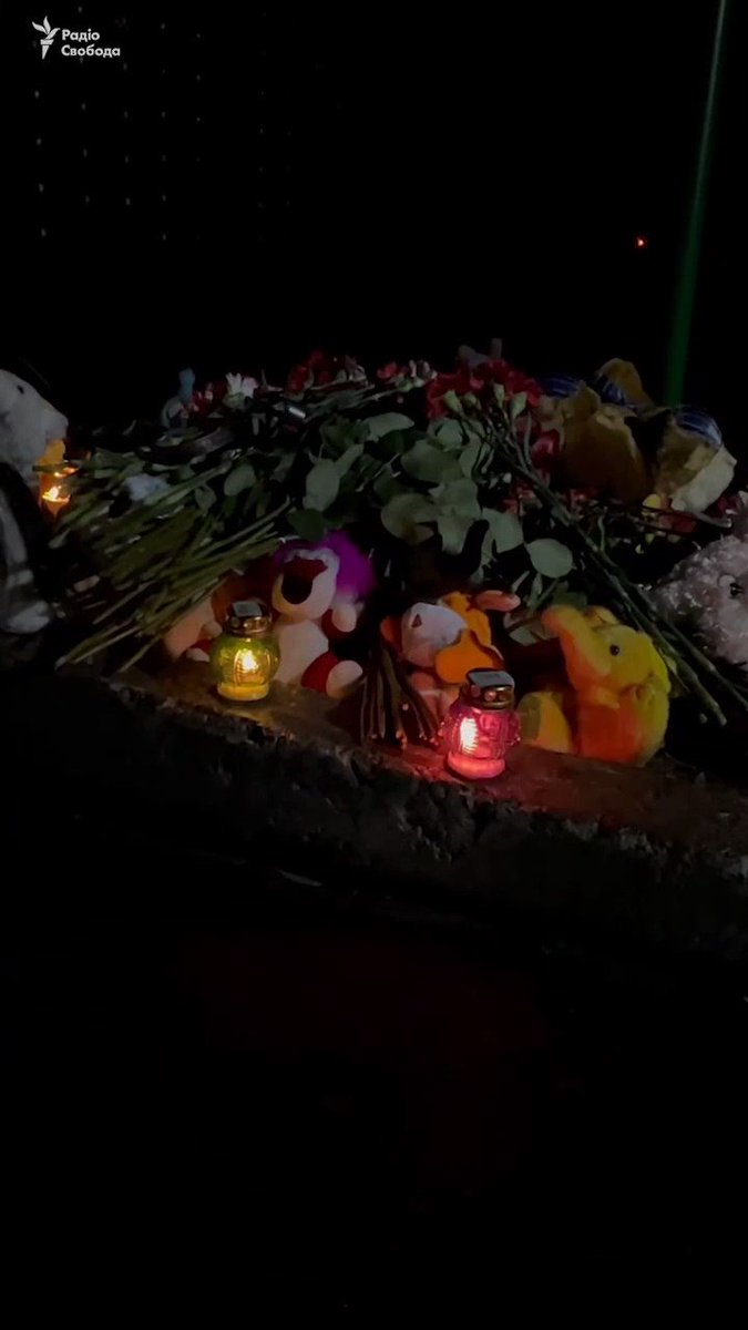 RT @Gerashchenko_en: People bring flowers, candles and toys to the helicopter crash site in Brovary. https://t.co/UCw6o54AwT