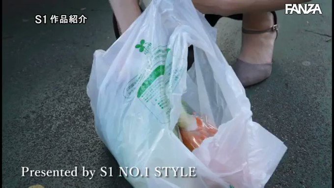 毎晩、コインランドリーで寝落ちした完全無防備のスキだらけ奥… 星宮一花 https://t.co/0MCXnXpkoO