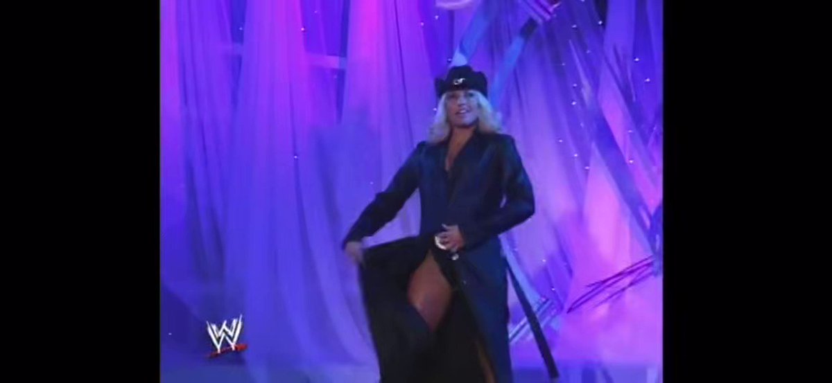 RT @blayzemadusa: WWE Divas Undressed: Jazz attacks Trish Stratus (2002) https://t.co/nIX7nGDgBv