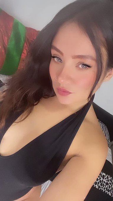 Quiero ir a la cama&hellip; y no precisamente a dormir 😏😏 https://t.co/FIrEc3M7dh