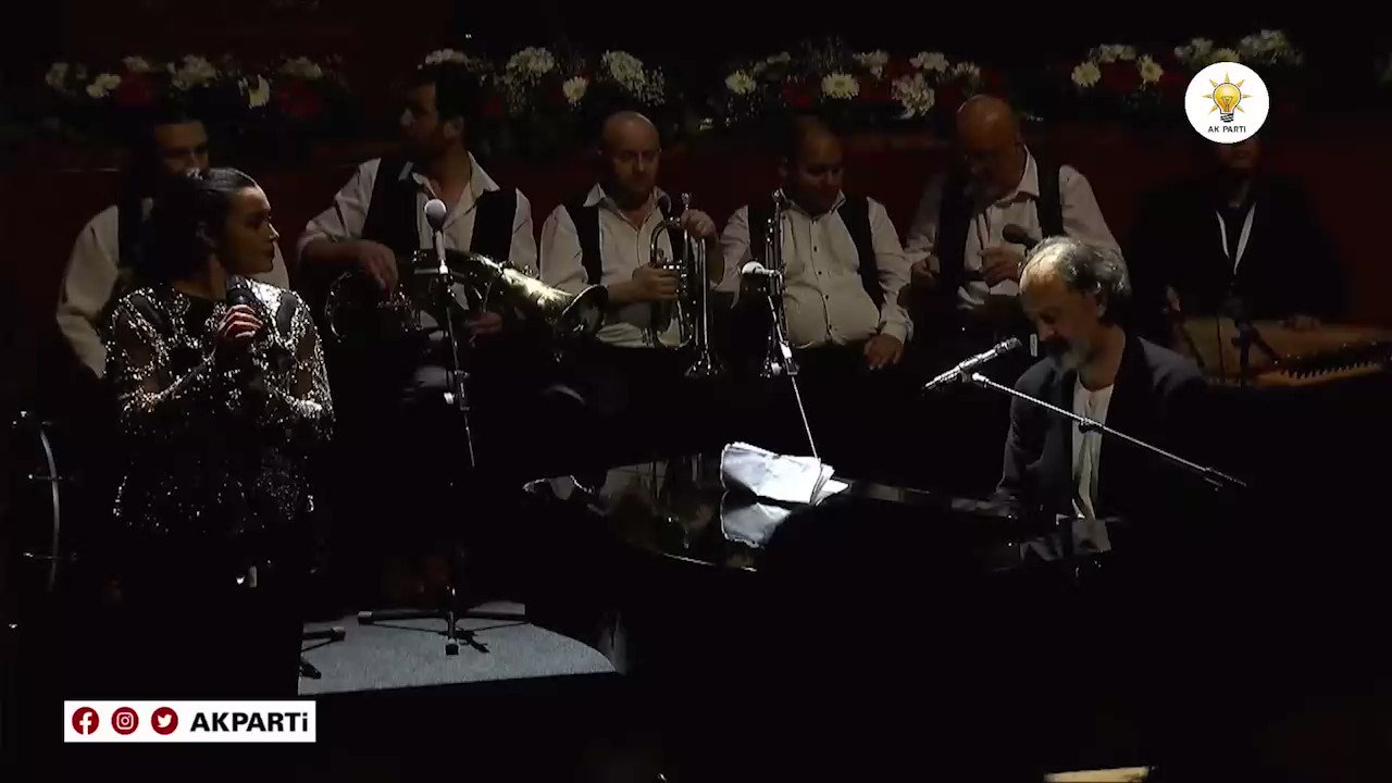 Medya Son Dakika Haber on Twitter: "Dünyaca ünlü sanatçı Goran Bregović, Cumhurbaşkanı Erdoğan'ın katıldığı #YüzyılınRoman'ı programında Türkiye Yüzyılı şarkısını söyledi. https://t.co/eKWpkXEqjH" / Twitter