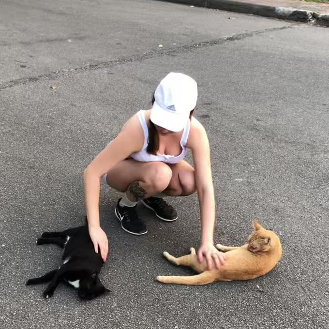 I have enough hands for two pussies at once 😜 https://t.co/izLWaXi6yH