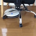 とっても切なそう!2度と出てこられなくなったロボット掃除機!