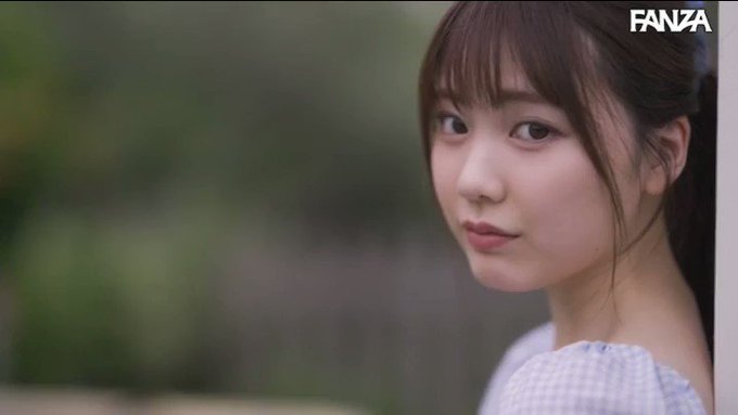 今では大人気な清楚系美少女のデビュー作。
あどけなさが残る感じに今より興奮しちゃいます。 https://t.co/jOq0BRq0PX