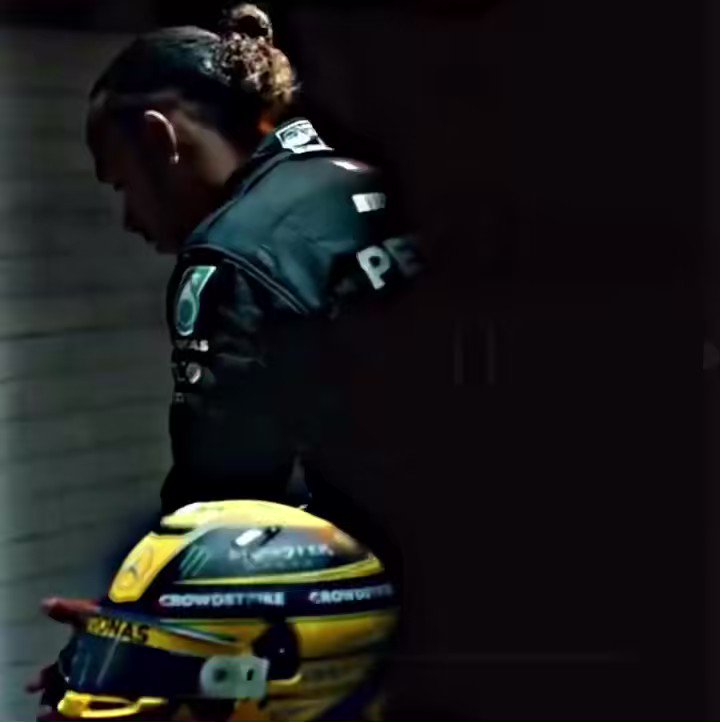 RT @ahmed_baokbah: 2020 W11 Lewis Hamilton looking at 
2022 W13 Lewis Hamilton https://t.co/Y1N6TcOxFI