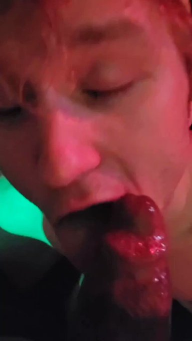 Just simple dick on and in face of a cute boy. Enjoy. https://t.co/X6flBALKTo