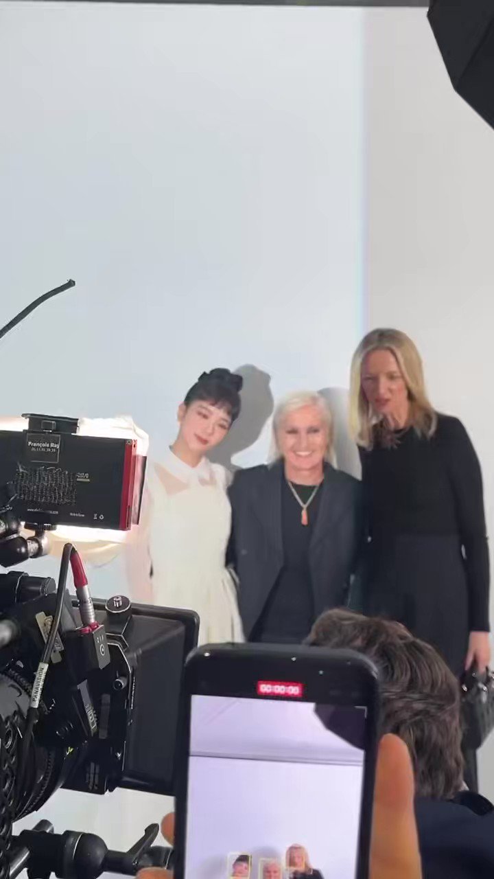 꽃 on X: Jisoo with Dior's important people Delphine Arnault