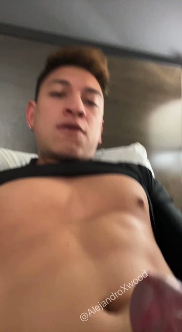 Fuuuck taht felt good ?. Watch me shoot my massive load all over my chest ????. Like and rt if you like