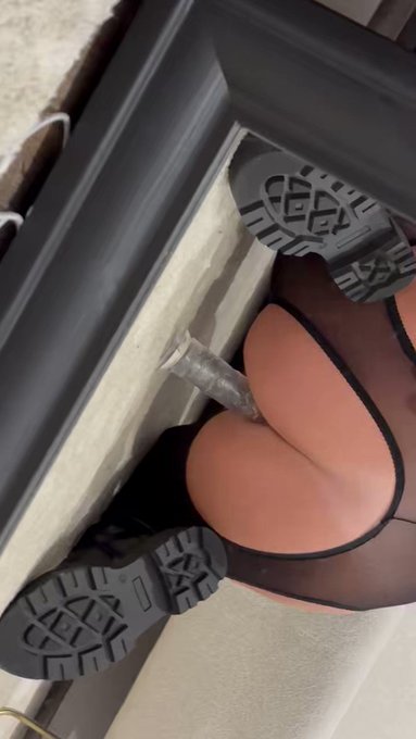 Literally dripping wet 💦 https://t.co/g145PyOYu3<a href="/tag/blackfriday"class="tags"><span>#blackfriday</span></a>