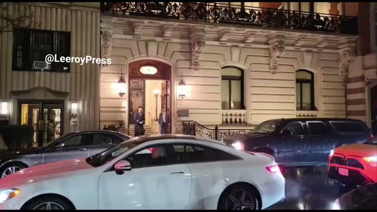 🇺🇸アメリカ
ニューヨーク州マンハッタン
アンソニー・ファウチがいる建物の外での抗議デモ。

ロックダウンとワクチン接種政策について。

📔今回の抗議デモの人数は多くないけど、抗議する人も増えてきた。数日前は、🇨🇦カナダのトルドー首相も抗議デモされていたし、活動は広がりそう 