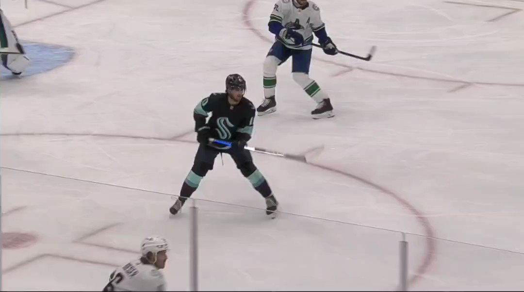 Emerald City Hockey] Matty Beniers says he'd love to put on more