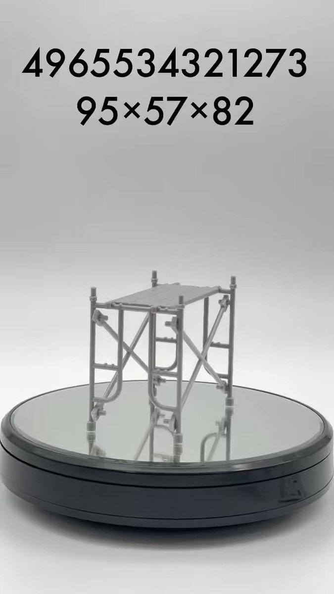 実物のローリングタワーは搬入組み立て移動が容易だというメリットより、登り降りが非常に難しく単独作業だとめっちゃしんどいというデメリットが大きくて作業者の僕としては嫌いな足場です。　

でもこれをミニチュア化して商品化したのは素晴らしいと思います。 