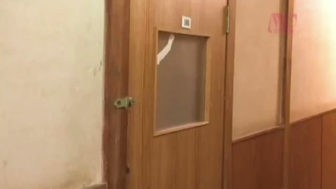 扉を開くと女の目に全裸の男達が並ぶ。
彼らは女と現場で働く同僚たちである。
時にこうして、溜まった性欲を満たしているようで、女も満更ではなかった。 https://t.co/Zb9ec2JsYq