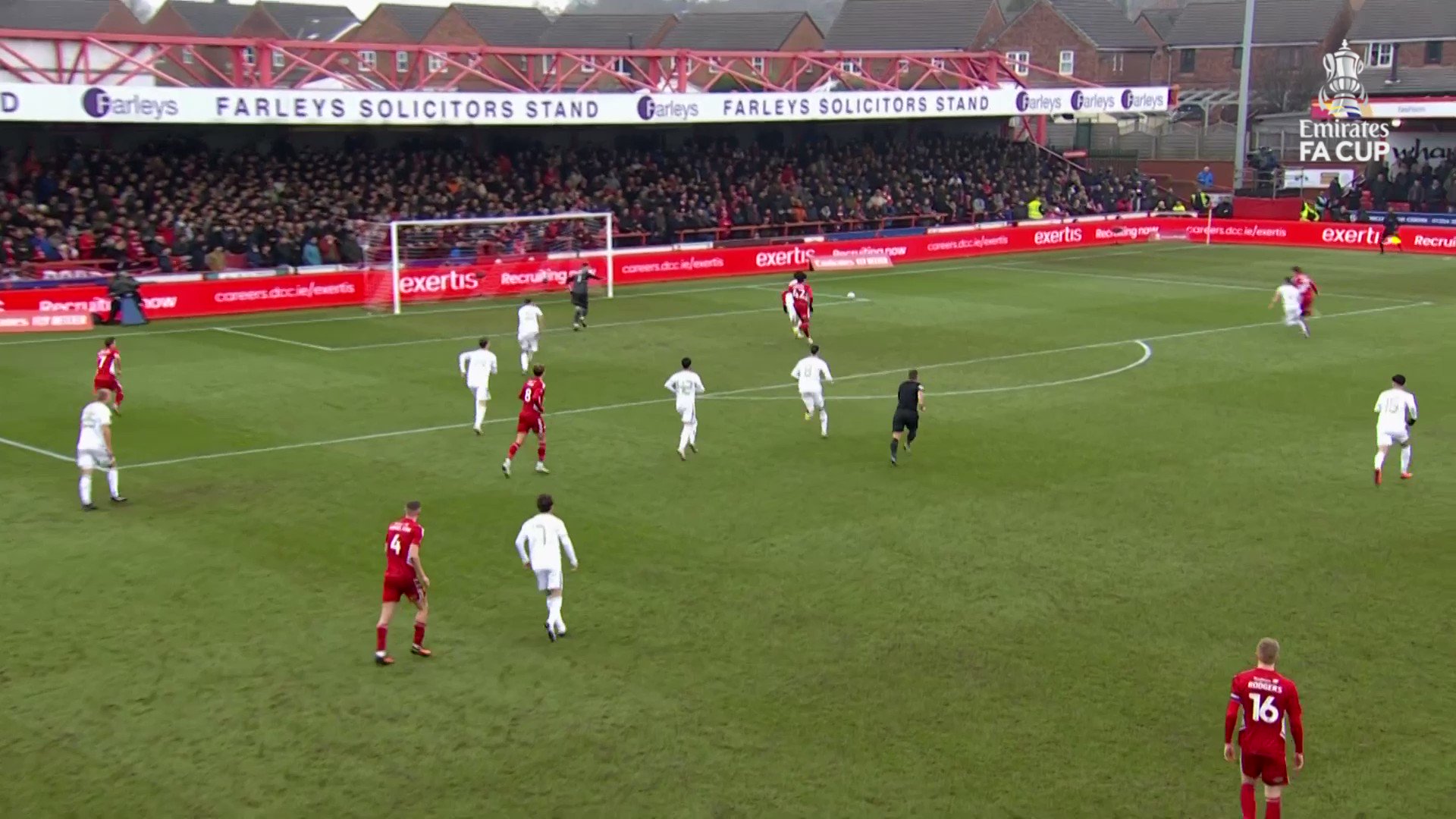 They've pulled one back 😯

Leslie Adekoya has been on less than a minute, but scores with his first touch for @ASFCofficial!

#EmiratesFACup”