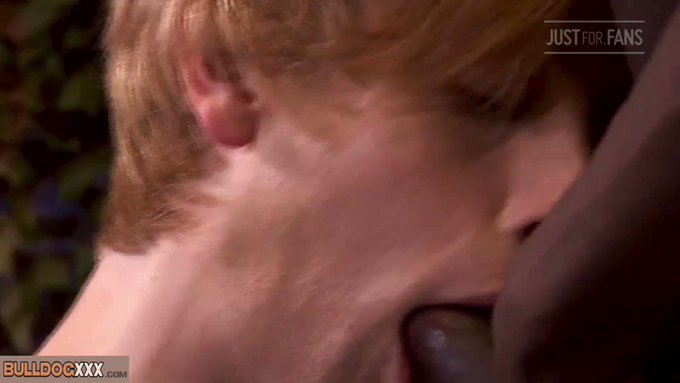 His black gay buddy wakes him up for some bareback gay sex. A video from https://t.co/AxITGkODeU...
