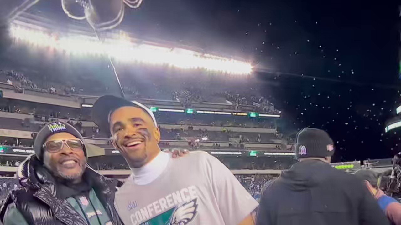 Complex Sports on Twitter "DJ Jazzy Jeff and Jalen Hurts do the Fresh Prince handshake 🔥🔥 https