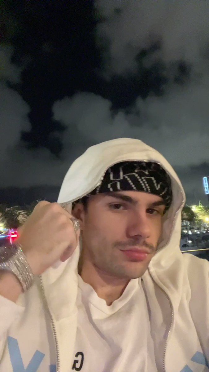 Cheesur on Twitter: “on a date, kinda nervous.”