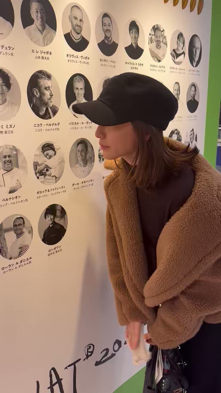 指原 莉乃 on Twitter: "みな実さんオススメの「ポール・オキパンティ」がスムーズに買えそうだったので…行く方ぜひ!とのことでした!…いや、肌きれい!!!!!!!❗️今日はキロ単位でチョコを食べるそうです!!❗️ https://t.co/oO6nuY0RHN" / Twitter