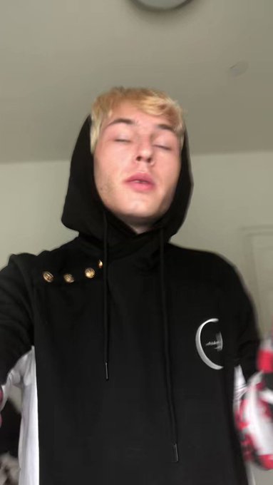 Drippy Van Scro ⏳’s pics and videos