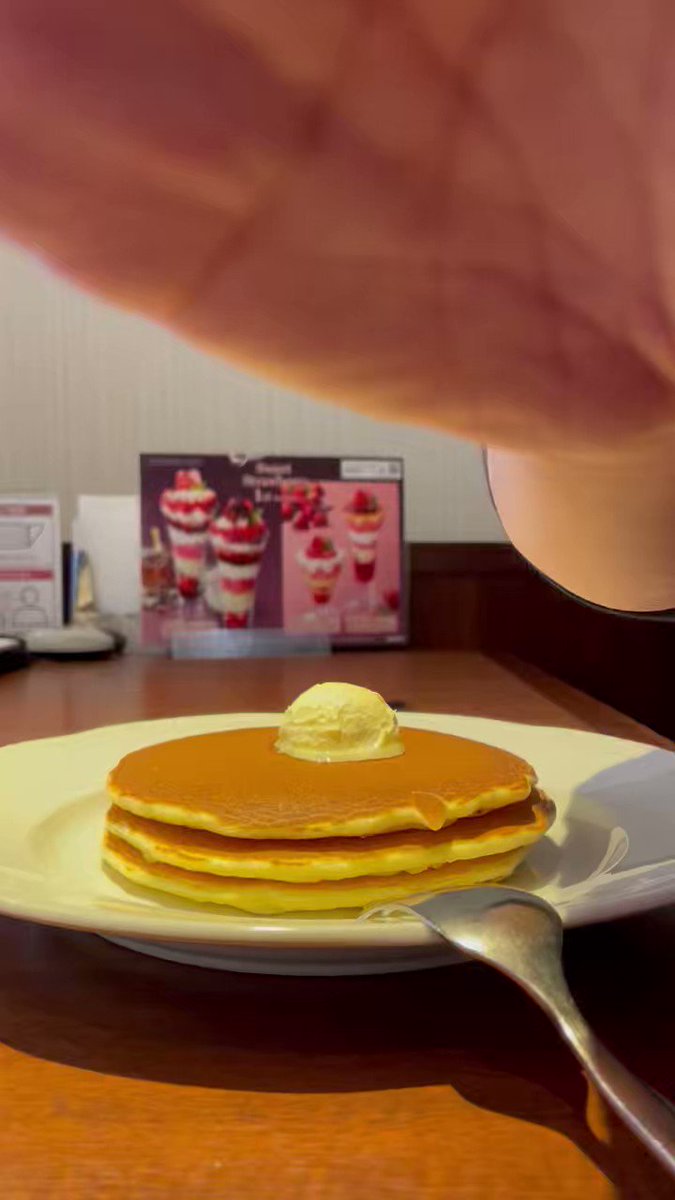 ロイヤルホストのパンケーキ！世界一綺麗に6分割する動画！