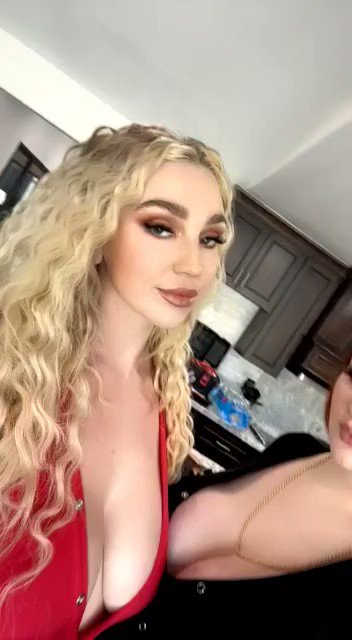 On set with @KSLibraryGirl for @Brazzers 
Please sit on my face?? https://t.co/4dNh64TGpg