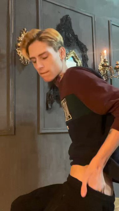 DMs my https://t.co/ph4VPmcKr0 And if you want fuck me ?? or ? https://t.co/tlL6R7o54g