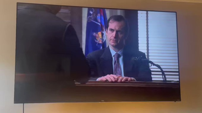 Watching old season 1 Law & Order SVU and I’m sorry but I cannot stop laughing https://t.co/trcDrgUJ