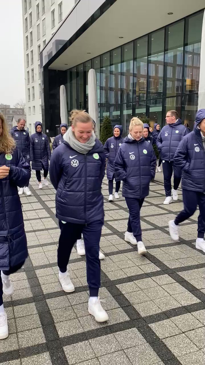 Kleiner Spaziergang vor #SCFWOB ✅

#VfLWolfsburg”