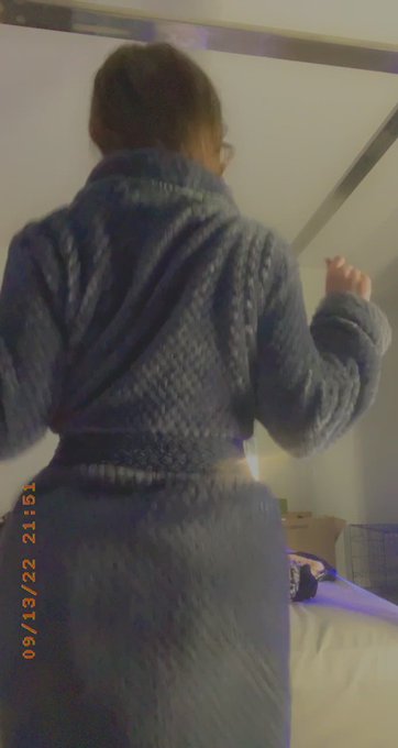 Make it clap no hands ? https://t.co/30Z8xOvL4p