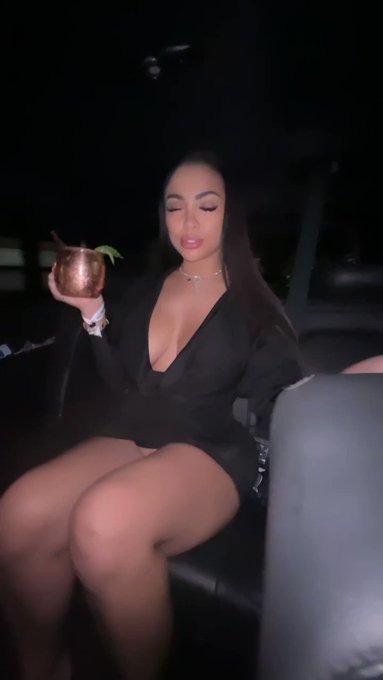 In real life 🤤 https://t.co/UGcmJNDleL