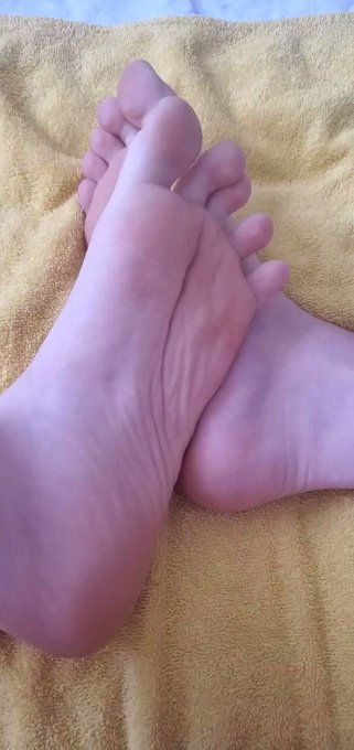 A short preview video where I showcased my feet! 

Wanna see the full video join my:
https://t.co/yRvqYzjtk5